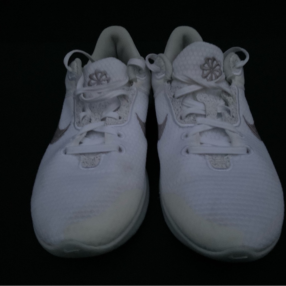 Nike Womens White Sneakers size 9 - Picture 3 of 4